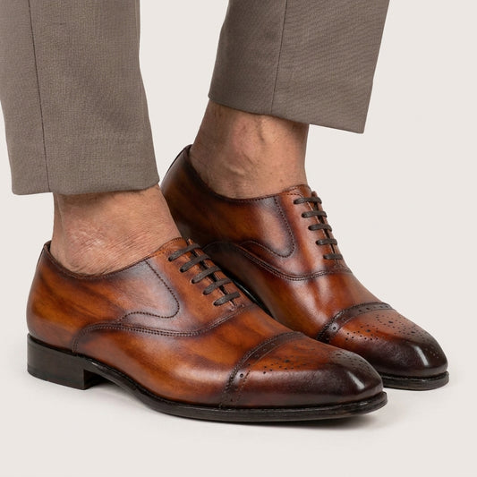 Aryaki Oxford Burnished Medallion Cap Toe Leather Shoes